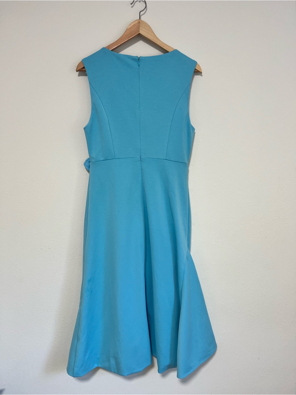 Fehaute Light Blue Elegant Sleevless Midi A-line Dress with Waist Twist - Picture 5 of 10
